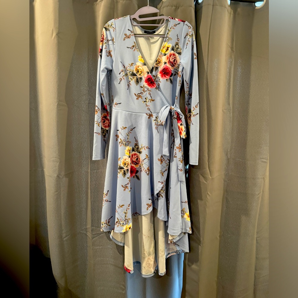 Size 14/16 Xl hi-lo light blue floral dress.
